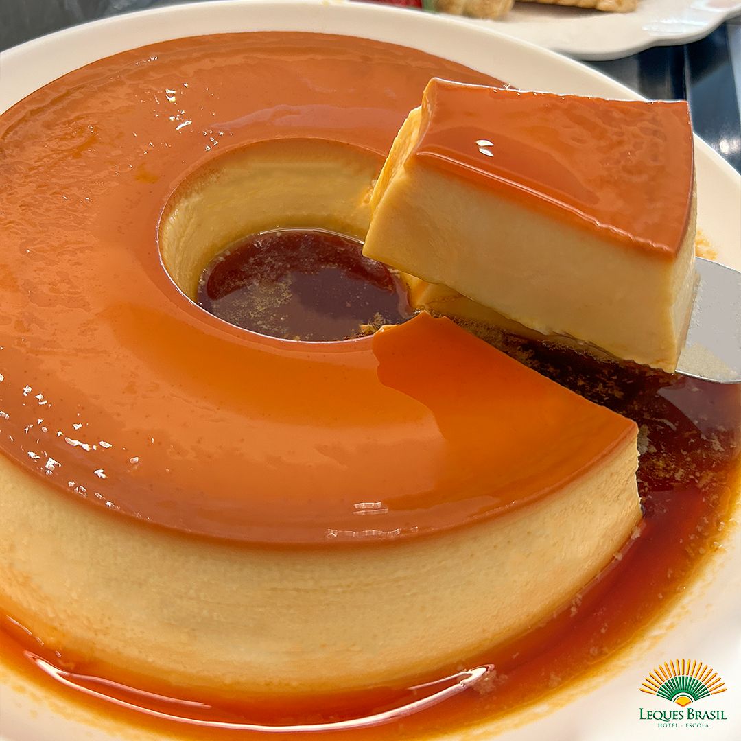 Pudim de leite condensado com calda